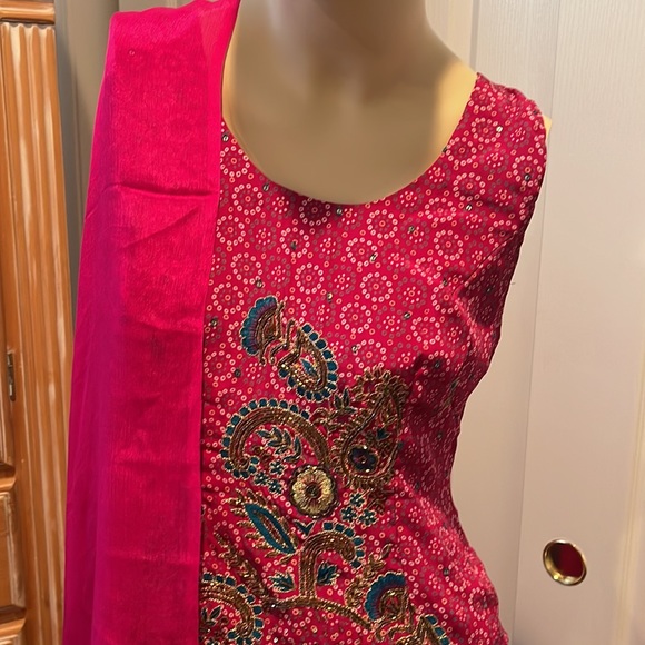 Pure Silk Suit - Picture 3 of 5